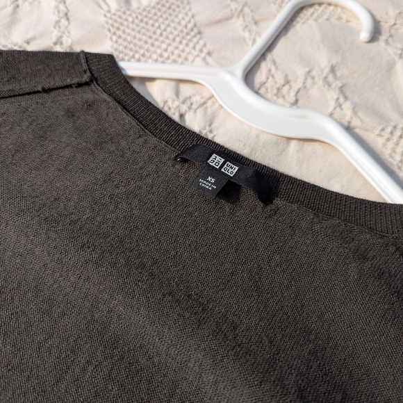 Uniqlo Short Sleeve Sweater - Picture 6 of 6